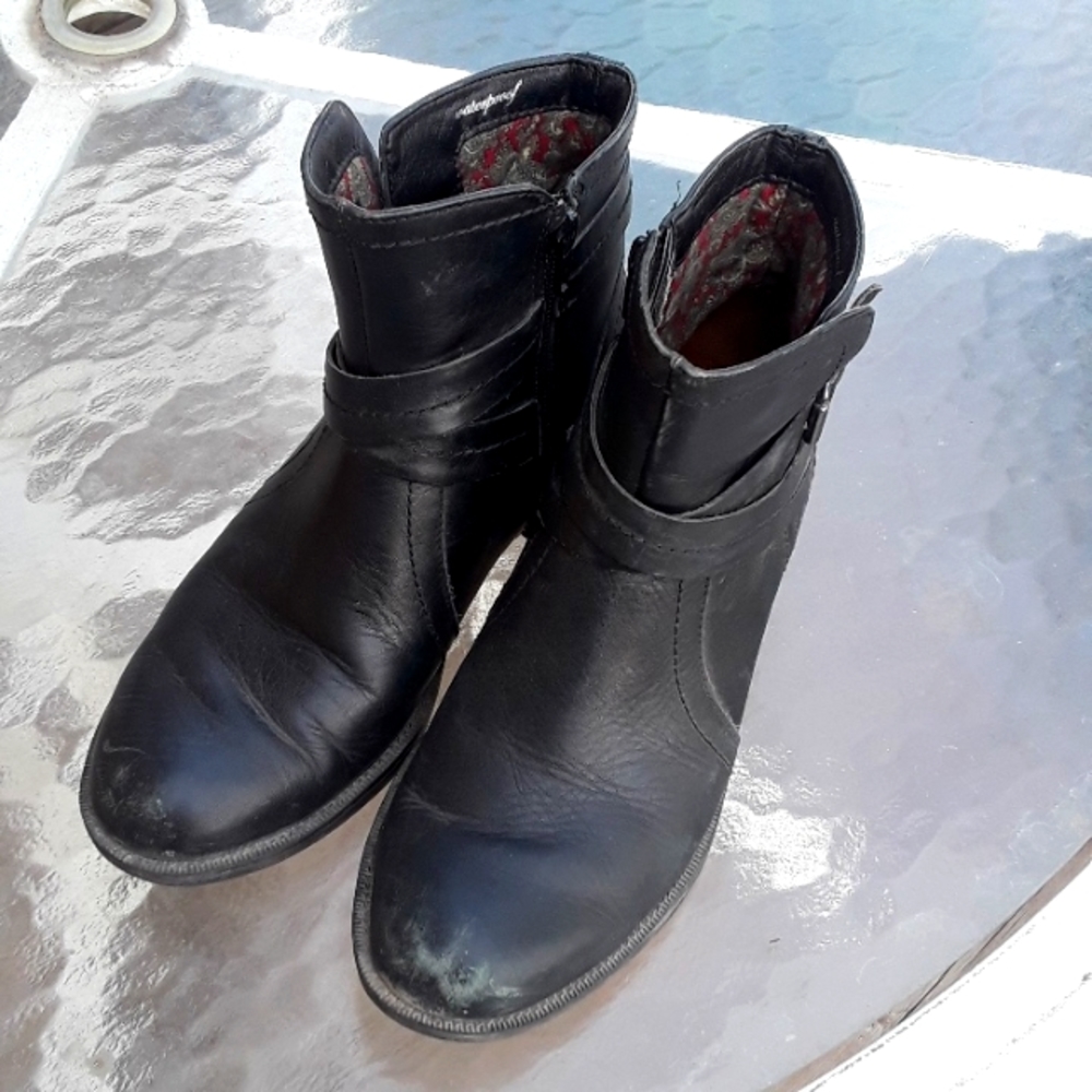 Y2K style Cobb Hill Ladies Ankle Booties
